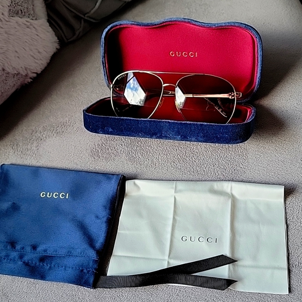 Gucci aviators w/velvet case, dust bag, and cleaning cloth